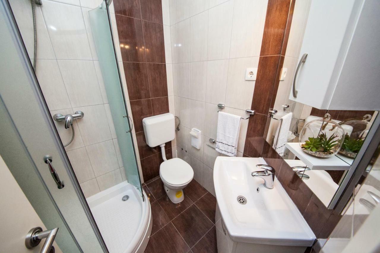 Apartments And Mobile Homes Makarska Luaran gambar